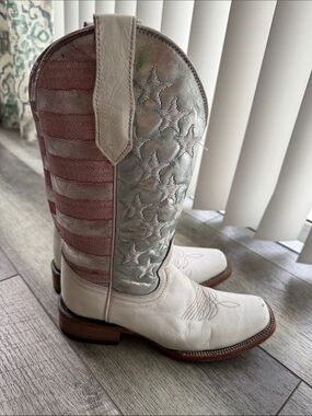 Gorgeous, Authentic Circle G Boots, Size 6.5